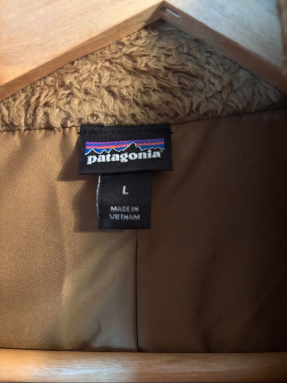 Patagonia Tan Sherpa Vest with Full Zip - Picture 2 of 3